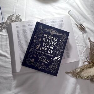 Book Title: Poems To Live Your Life By Author: Chris Riddell